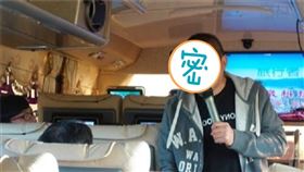 ▲許不了的兒子周明增與保健食品業主合作在遊覽車上販售，圖為疫情前拍攝。（圖／翻攝自痞客邦／CTWANT提供）