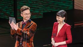 金馬58  李國煌李心潔搭檔頒獎第58屆金馬獎27日晚間在台北國父紀念館頒獎，新加坡喜劇天王李國煌（左）與藝人李心潔（右）擔任頒獎嘉賓，兩人妙語如珠，讓現場不時發出歡笑聲。中央社記者鄭清元攝  110年11月27日