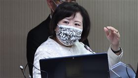 立委提案增長照安排假  許銘春：持續凝聚共識台灣邁入高齡化社會，外界關注是否設置長期照顧安排假，多名立委提案增訂相關條文；勞動部長許銘春（前）29日在立法院社會福利及衛生環境委員會表示，立委提案修法立意良善，但勞資意見仍不一致，勞動部將持續蒐集各界意見凝聚共識。中央社記者王飛華攝  110年11月29日