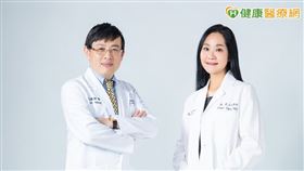 由翁紹評執行長及楊晨院長共同推出「胎嬰健康風險檢核表」建立預防新概念，讓準父母們在家檢視風險值。