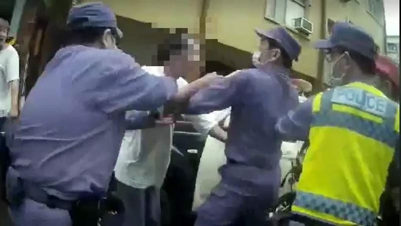 令旗男狂推胸引戰火　宮廟遶境爆亂鬥