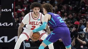 ▲球家兄弟場上對決。（圖／路透社／達志影像）