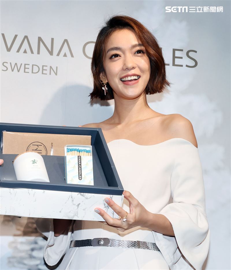 李霈瑜出席香氛品牌，雙喜臨門大霈奪金鐘後無預警宣布「有喜了」小孩待產中。（記者邱榮吉/攝影）
