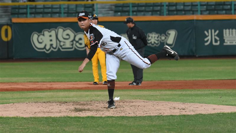 台灣大賽G3統一獅江辰晏緊急接替投球（圖／記者王怡翔攝影）