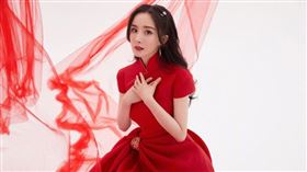 楊冪首次登上春晚。（圖／翻攝自微博嘉行工作室）