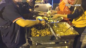 獨／中二神秘餐　顏寬恒談話後開動