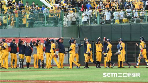 台灣大賽G3中信兄弟3連勝。（圖／記者王怡翔攝影）