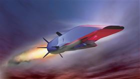 極音速武器在高層大氣中以超過音速5倍的速度飛行，即以時速6200公里的速度飛行。圖為美國X-51乘波者。（圖／翻攝自維基百科，版權屬公有領域）