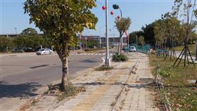 大台南會展中心周邊道路改善施工因應大台南會展中心預定111年開幕營運，台南市工務局針對周邊道路進行改善。圖為歸仁區歸仁十八路現況。（台南市工務局提供）中央社記者楊思瑞台南傳真  110年12月1日