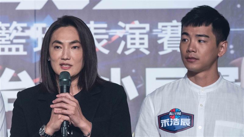 全明星籃球賽爆傷兵　他拐到腳急就醫