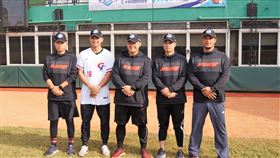 玉山打擊營講師群(左起)體能訓練員鵬力堯、劉致榮、張泰山、張正偉與陽耀勳。（圖／棒協提供）