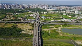 ▲經國大橋是連接竹北、新竹市區及科學園區的主要路廊（圖／新竹縣政府提供）