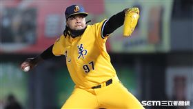 ▲台灣大賽G4，中信兄弟先發投手華德茲。（圖／記者劉彥池攝影）