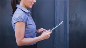 工作,職場,上班族,女性,OL,低頭族,平板（圖／PEXELS）