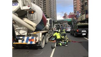 沒走斑馬線＋視線死角　新店婦遭輾斃