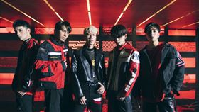 陳零九、邱鋒澤、黃偉晉、賴晏駒與婁峻碩五人所組成的團體五堅情 原音兄弟提供