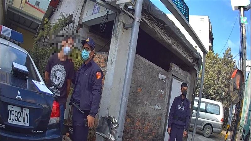 仁武警處理車禍　意外揪駕駛2條通緝