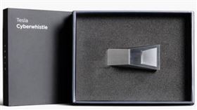 ▲特斯拉推出一款名為「Cyber​​whistle」的卡車造型哨子。（圖／翻攝自特斯拉官網）