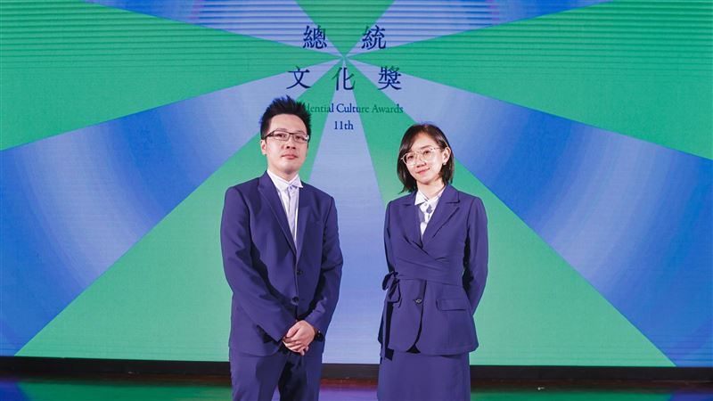 擺脫「一套萬用」　文總新制服超吸睛