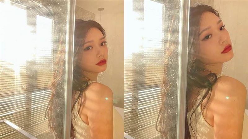 星女郎廁所私照曝光　中空辣曬水蛇腰