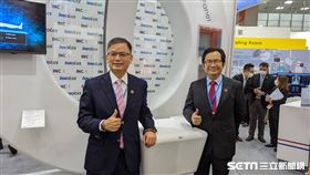 群創總經理楊柱祥（左）、睿生光電總經理李志聖（右）出席2021台灣醫療科技展。（圖／記者戴玉翔攝影）