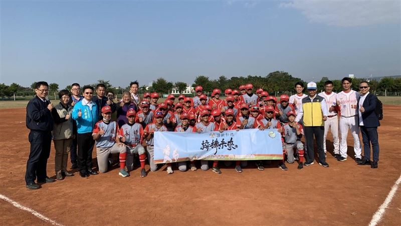 老龍將請命　魏應充回饋母校棒球隊