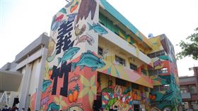 嘉義「義竹人廣場」繽紛啟用嘉義縣「義竹人廣場」2日繽紛啟用，廣場內3樓高「義竹製造大型壁畫」超大「義竹」兩字，成了台19線上嶄新亮點。中央社記者蔡智明攝  110年12月2日