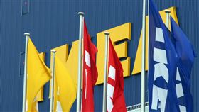 IKEA
https://www.flickr.com/photos/oimax/146171722/in/photolist-n1v5m-5MFTr9-dVaL7-2jXbmPP-n1v8N-4Evx2W-4hc9ao-82fk3i-99Sgik-c23Ue-n1vd4-h41WG-c22XP-fNbm8-5MNyjd-4h85Ke-jsppD-42jM3t-fNbnv-fNboQ-BvVYV-