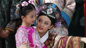 ▲甄嬛將長女朧月交由敬妃收養。（示意圖／翻攝自百度百科）