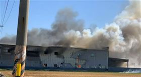  彰化花壇，鐵工廠火警，8工人受困 (圖/翻攝畫面)