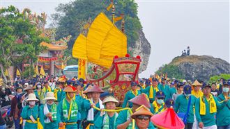 小琉球王船繞行全島！直播帶你看美景