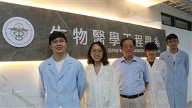 ▲台北榮總、陽明交大的研究團隊發現一種以蠶絲蛋白做成的生物材料，轉換為心臟節律細胞。（圖／榮陽交團隊提供）