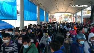 萬人湧小琉球　東琉線加班船開到凌晨