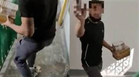 送貨員被投訴氣炸！當客面前「踩爛包裹」：你家快遞我買了（圖／翻攝自星視頻）