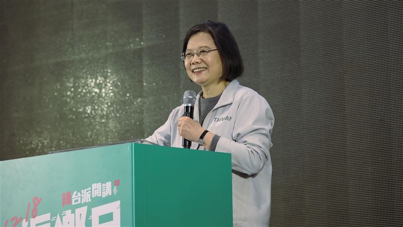 小英喊守住台灣　驚見中共五星旗洗版