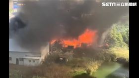 獨／房市太旺？大火燒光青埔案場了！。（圖／讀者提供）