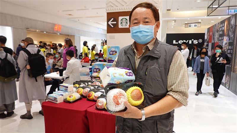 遠百疫苗施打站開打　還送水果衛生紙
