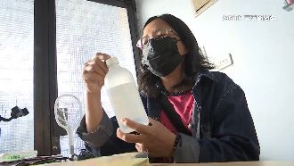 獨／推銷員突襲民眾噴霧　民控皮膚紅