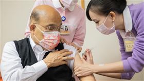 ▲行政院長蘇貞昌今日打第二劑疫苗。（圖／翻攝自蘇貞昌臉書）