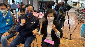 朱立倫、林姿妙握手展現黨內團結