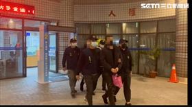 涉嫌持槍押人上車的北聯幫幹部楊男、陳男遭拘提送辦。 翻攝