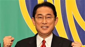 日本眾院選戰將起跑  岸田文雄談重視成長與分配日本朝野9個政黨黨魁18日出席日本記者俱樂部主辦的第49屆眾議院選舉討論會。首相、自民黨總裁岸田文雄說，要實施新時代的經濟、新資本主義，做好成長及分配的好循環，讓人民所得提高。中央社記者楊明珠東京攝 110年10月18日