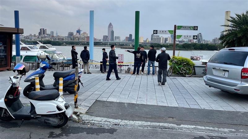 三重忠孝碼頭驚見浮屍　嘴巴纏繞膠帶
