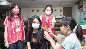 流暢安心的疫苗接種志工守護市民健康