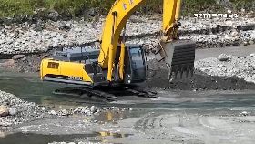 Y搶砂石輾人1800