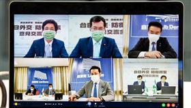 台日兩執政黨首對談民主進步黨27日上午與日本自由民主黨舉行「外交．防衛政策意見交流會」，民進黨由立委羅致政及蔡適應代表，自民黨由佐藤正久參議員及大塚拓眾議員代表。（民進黨提供）中央社記者溫貴香傳真  110年8月27日