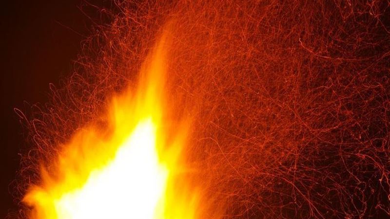 閃光彈爆開！閉上眼就沒事嗎？別傻了