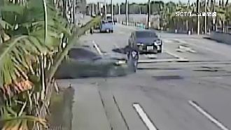 外籍老翁闖紅燈　遭直行車撞飛身亡