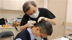 鄭旭棠指出，一般臨床常見的頭皮腫塊可分為囊腫、痣、上皮腫瘤及黑色素瘤等。（圖／亞大醫院提供）