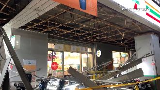 疑白蟻蛀蝕釀禍　天花板砸機車